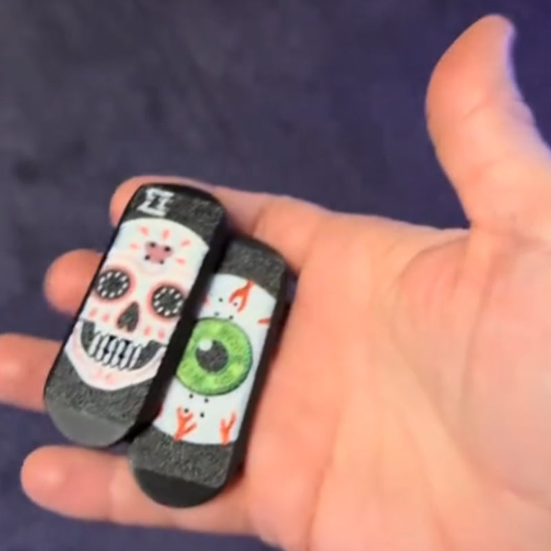 Stress-relieving and opwinding fingers skateboard