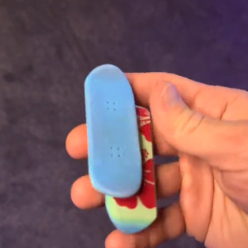 Stress-relieving and opwinding fingers skateboard