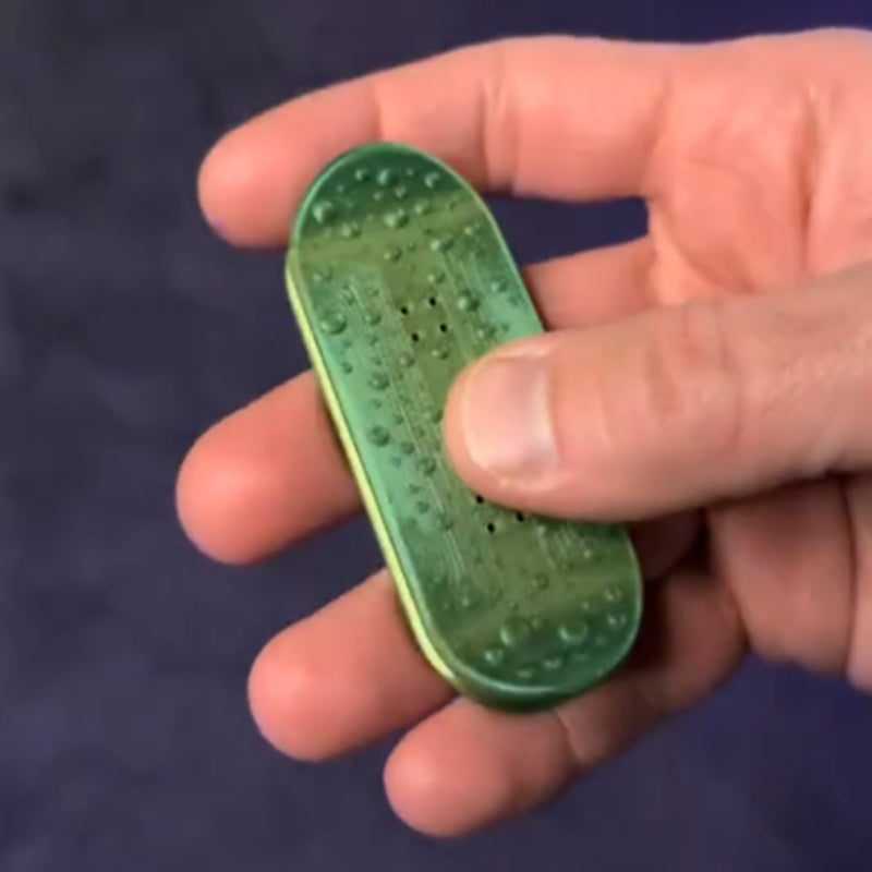 Stress-relieving and opwinding fingers skateboard