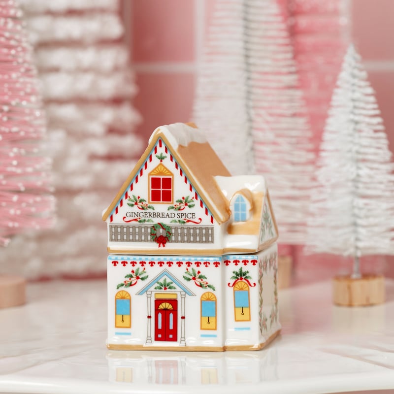 🎄✨ Christmas Village Spice House Set – A mini Christmas wonderland for your kitchen! (1 set/6 pieces)