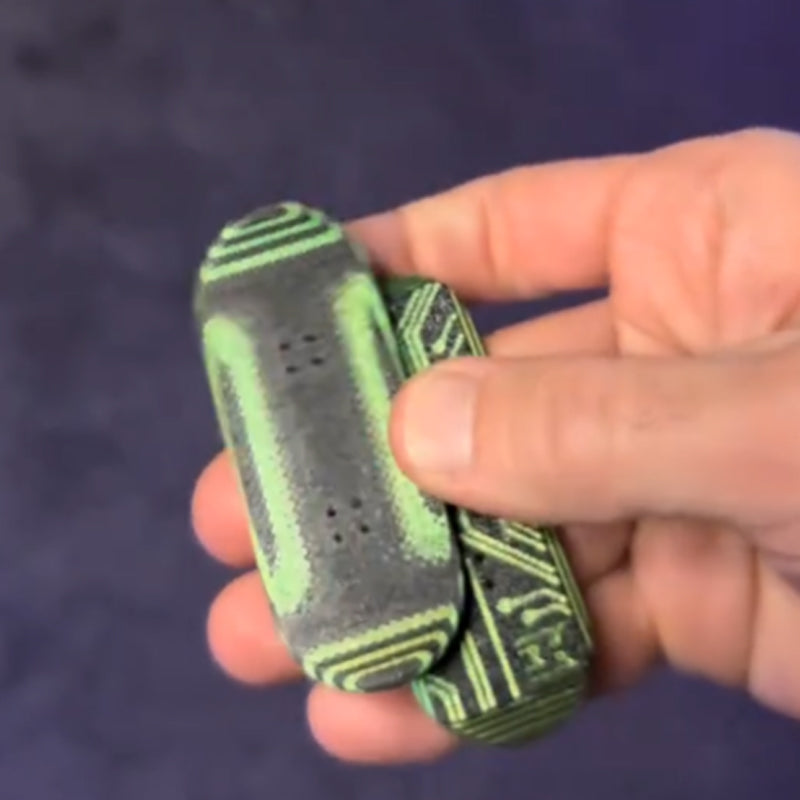 Stress-relieving and opwinding fingers skateboard